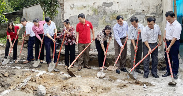 Hội Chữ thập đỏ TP.Bến Tre cấp vốn cho hộ nghèo từ Dự án “Ngân hàng bò”