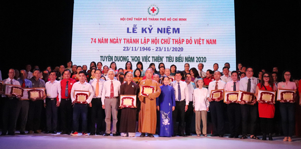 HDBank tiếp tục hành trình mang lại ánh sáng cho 2.500 bà con trong năm 2024