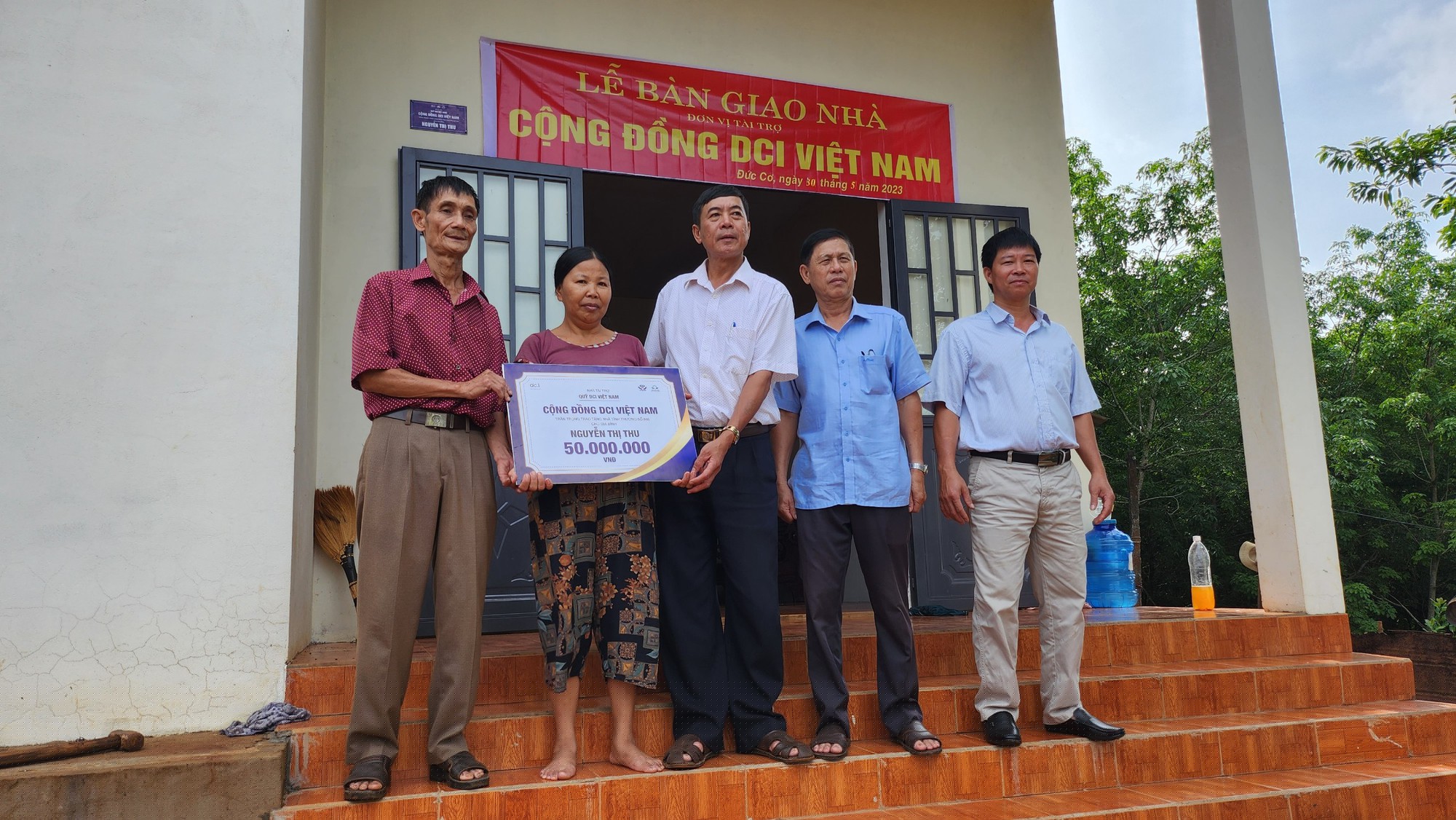 Gia Lai: Bàn giao 2 căn nhà Chữ thập đỏ cho hộ nghèo, khó khăn