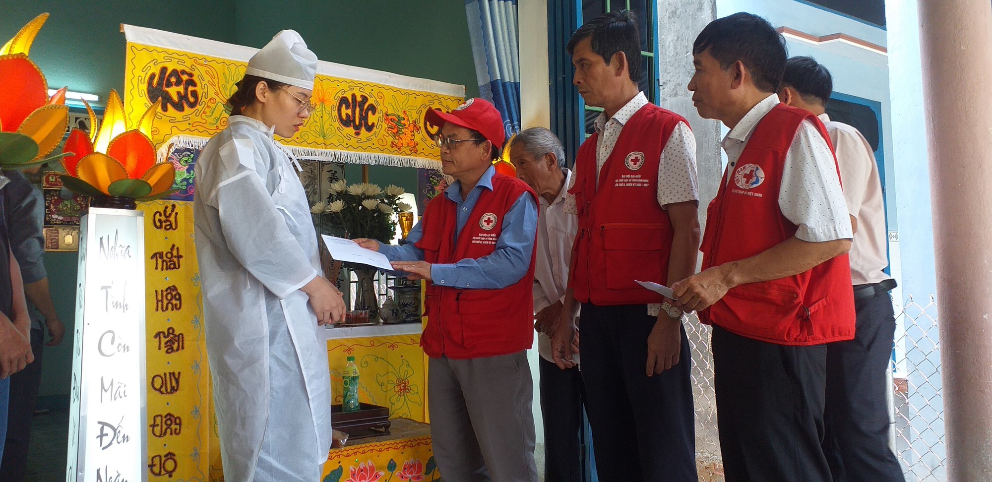 Hội Chữ thập đỏ tỉnh Bình Định thăm hỏi động viên nạn nhân bị chết trong vụ lật xe tải ở Phú Yên