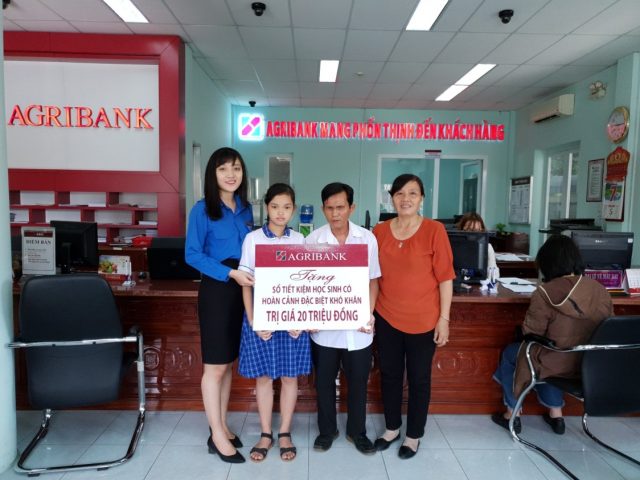 Agribank luôn đồng hành cùng các em học sinh sinh viên trên con đường rèn đức luyện tài