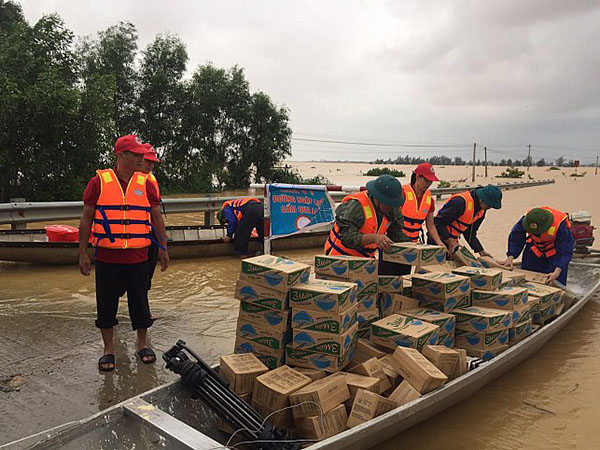 Mang yêu thương tới trẻ em vùng cao