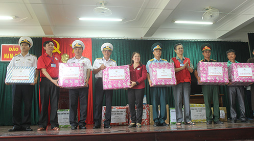 Đoàn công tác Hội Chữ thập đỏ Việt Nam thăm Trường Sa