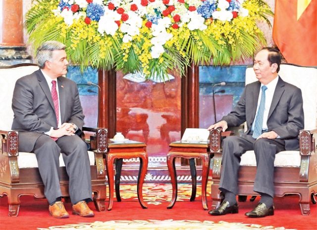 Chủ tịch nước Trần Đại Quang tiếp Thượng nghị sĩ Hoa Kỳ C.Gát-nơ