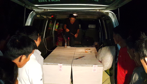 Nỗi đau gia đình có người thân tử nạn trên chuyến xe ở Lào