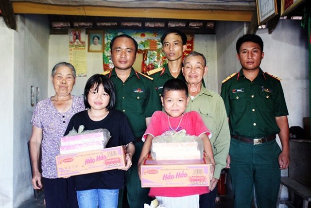 Nâng bước em đến trường