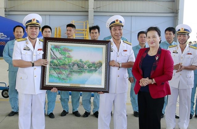 Chủ tịch Quốc hội Nguyễn Thị Kim Ngân thăm, làm việc với các đơn vị hải quân và tỉnh Khánh Hòa