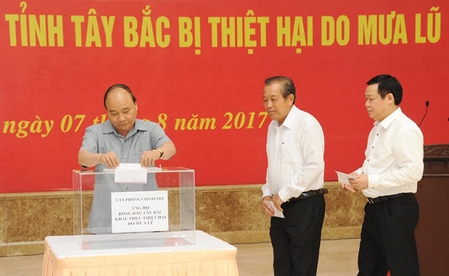 Thủ tướng Nguyễn Xuân Phúc dự lễ quyên góp ủng hộ đồng bào bị lũ quét ở Tây Bắc