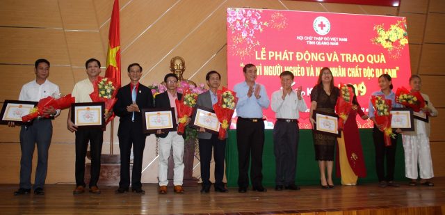 Phát động và trao quà ‘Tết vì người nghèo và nạn nhân chất độc da cam’ tại Quảng Nam