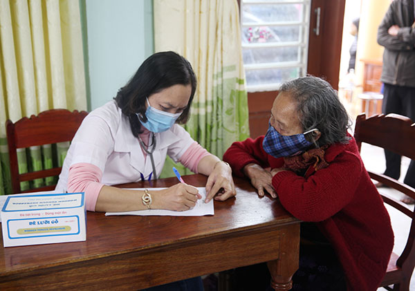 Đoàn khám bệnh, cấp thuốc miễn phí đến với người dân Quảng Trị