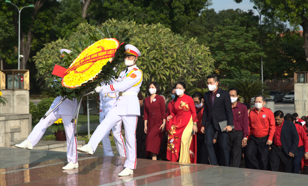 Hội Chữ thập đỏ Việt Nam tưởng niệm các Anh hùng liệt sĩ tại Tượng Đài Bắc Sơn