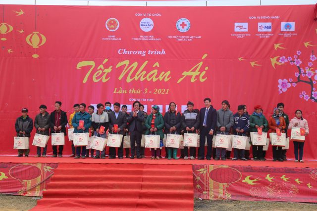 “Tết nhân ái”- Hành trình mang tết đến sớm cho bà con dân tộc khó khăn huyện Simacai