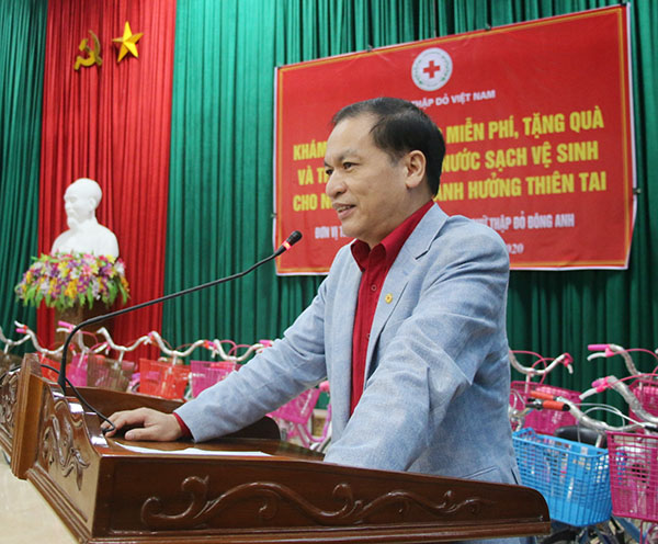 1.700 người dân vùng lũ Hà Tĩnh được khám bệnh, cấp thuốc miễn phí