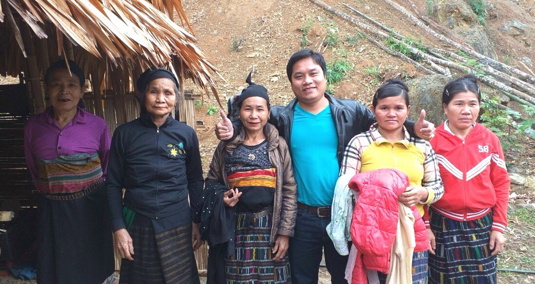 “Mỗi lần làm việc thiện, chúng tôi thấy thêm yêu đời”