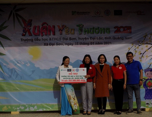 Đà Nẵng: Mang niềm vui đến với thầy và trò Trường Tiểu học và THCS Đại Sơn