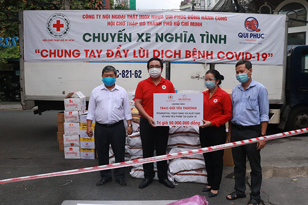 TP Hồ Chí Minh: 500 suất quà được chuyển đến người dân có hoàn cảnh đặc biệt khó khăn tại các khu vực phong tỏa
