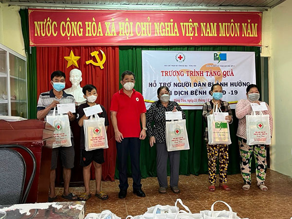 Bà Rịa - Vũng Tàu: Trao tặng 200 suất quà cho người dân có hoàn cảnh khó khăn