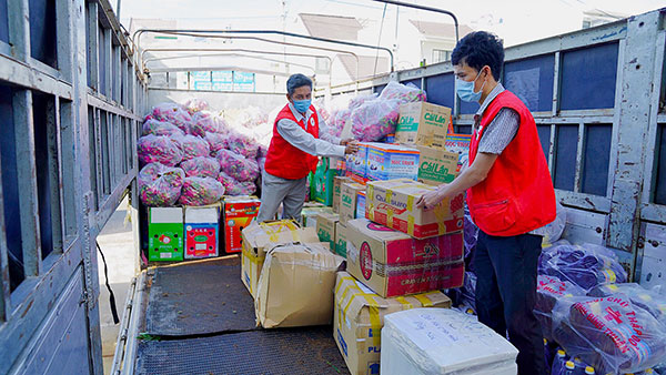 Bình Thuận: Chuyến xe với đầy ắp sự sẻ chia yêu thương hướng về Đồng Nai