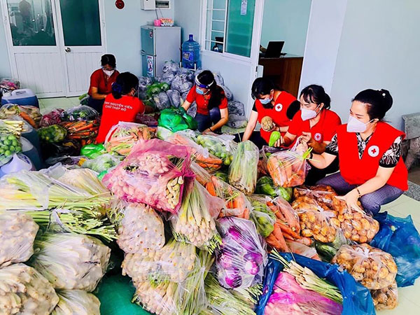 Bình Thuận: Chuyến xe nghĩa tình thứ hai tiếp tục chở 20 tấn hàng hóa ủng hộ Đồng Nai