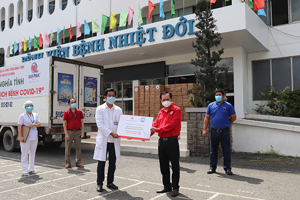 TP Hồ Chí Minh: “Chuyến xe nghĩa tình” tiếp thêm sức mạnh cho lực lượng y tế phòng chống dịch tại các bệnh viện