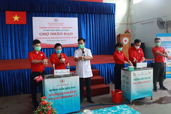 TP Hồ Chí Minh: Yêu thương lan tỏa từ phiên Chợ Nhân đạo dành cho người khó khăn