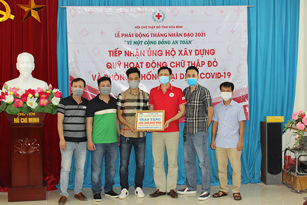 Hòa Bình: Tiếp nhận hơn 329 triệu đồng ủng hộ công tác phòng chống dịch Covid-19