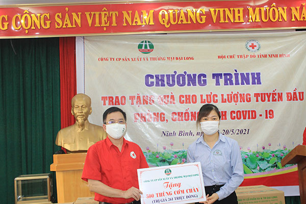 Ninh Bình : Chia sẻ với lực lượng tuyến đầu phòng chống dịch bệnh Covid-19