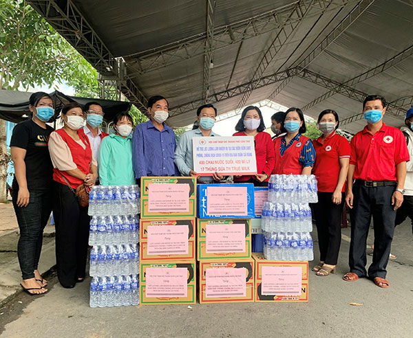 Cần Thơ: Thăm, tặng quà lực lượng kiểm soát phòng, chống dịch bệnh Covid-19