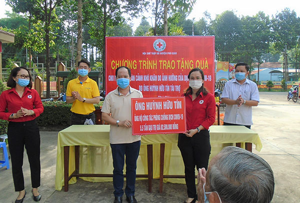 Bình Dương: Hạt gạo ấm tình người mùa Covid