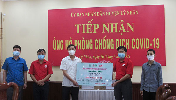 Hà Nam: 10.000 khẩu trang y tễ hỗ trợ xã Đạo Lý phòng chống dịch bệnh