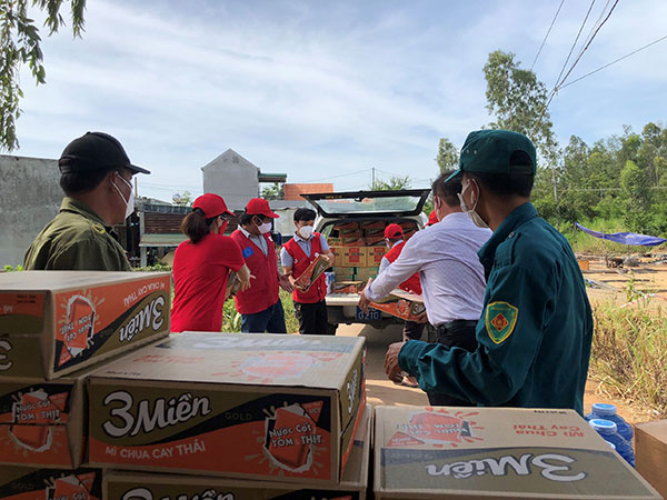 Quảng Ngãi: Hỗ trợ nhu yếu phẩm cho khu phong tỏa xã Tịnh Thiện