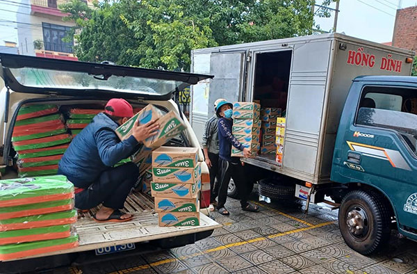 Hội Chữ thập đỏ Việt Nam hỗ trợ khẩn cấp người dân Quảng Bình bị ảnh hưởng mưa lũ tiền và hàng trị giá 320 triệu đồng