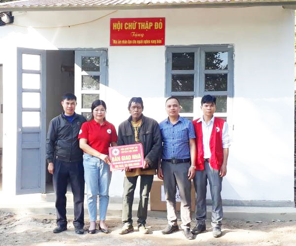 Hơn 1,1 tỷ đồng ủng hộ “Mái ấm nhân đạo cho người nghèo vùng biên” 2021