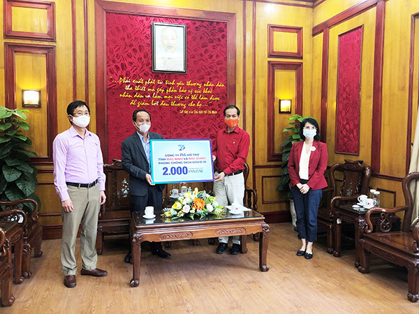 Trung ương Hội Chữ thập đỏ Việt Nam tiếp nhận 2.000 thùng dầu gội đầu Pentene do Công ty P&G Việt Nam ủng hộ phòng chống dịch