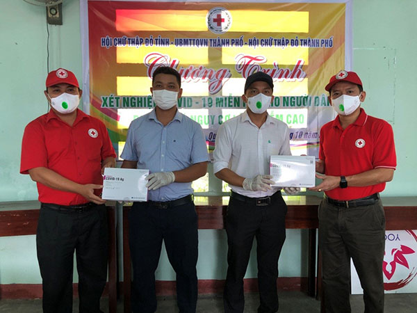 Quảng Ngãi: Hỗ trợ Test nhanh Covid-19 miễn phí cho người dân