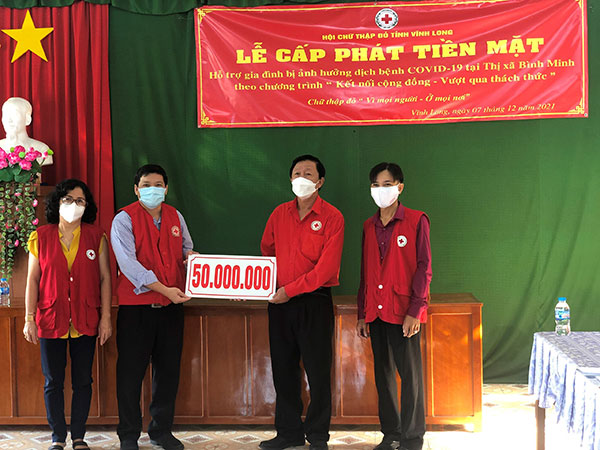 Vĩnh Long: Hỗ trợ 96 hộ gia đình bị ảnh hưởng bởi dịch bệnh Covid -19