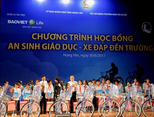 Bảo Việt Nhân thọ đồng hành cùng học sinh nghèo hiếu học tỉnh Hưng Yên