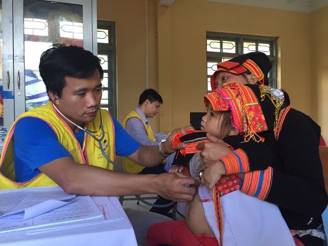 Khám bệnh, tặng quà, cấp phát thuốc cho 1.500 người bệnh