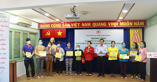 TP Hồ Chí Minh: 200 suất quà và phương tiện sinh kế cho người dân