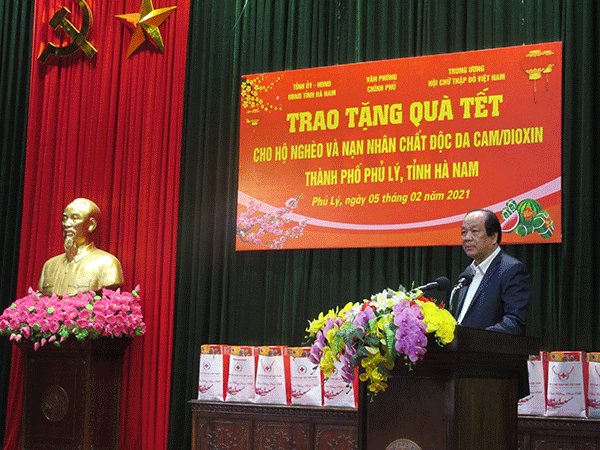 Bộ trưởng, Chủ nhiệm Văn phòng Chính phủ Mai Tiến Dũng thăm và tặng quà Tết người nghèo thành phố Phủ Lý, tỉnh Hà Nam