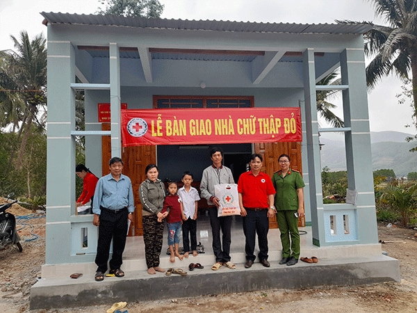 Phú Yên: Hỗ trợ xây Nhà Chữ thập đỏ cho hộ gia đình bị thiệt hại do thiên tai