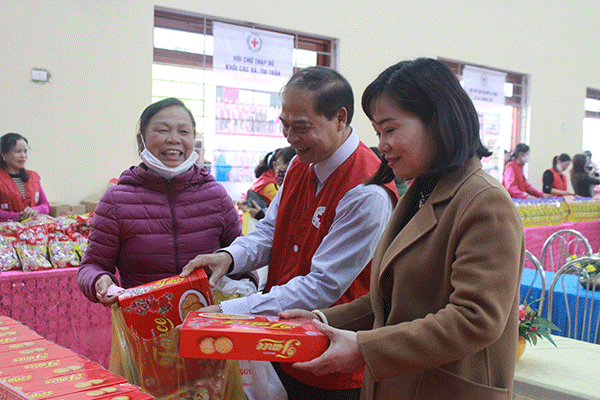 Hội Chữ thập đỏ Thái Nguyên tổ chức Chương trình “Tuần cao điểm Tết vì người nghèo năm 2021, Chợ Tết Nhân đạo xuân Tân Sửu”