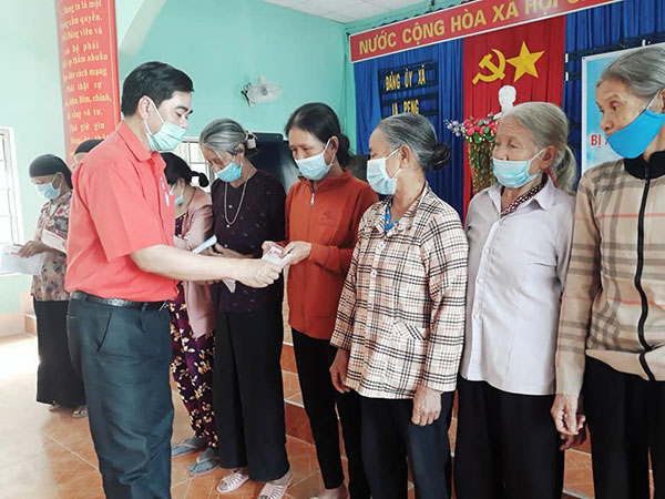 Gia Lai: Chung sức giúp đỡ bà con nghèo khắc phục khó khăn bởi dịch bệnh Covid-19