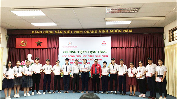 TP Hồ Chí Minh: Trao tặng 50 suất học bổng cho học sinh, sinh viên có hoàn cảnh khó khăn