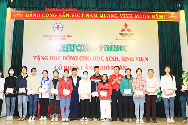 Ninh Bình: Chắp cánh ước mơ đến trường cho học sinh, sinh viên nghèo