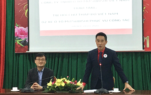 Công ty TNHH ô tô Mitsubishi Việt Nam trao tặng Hội Chữ thập đỏ Việt Nam 2 xe ô tô