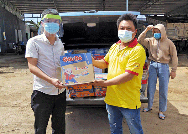 Gia Lai: Hội Chữ thập đỏ TP. Pleiku thăm, tặng quà lực lượng phòng-chống dịch Covid-19