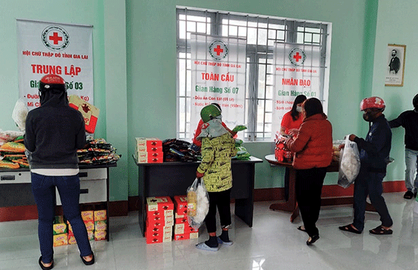 Gia Lai: Chợ Nhân đạo - Tết ấm yêu thương ở Đak Pơ