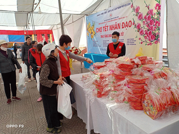 Hòa Bình: “Chợ Tết nhân đạo” với tổng giá trị hỗ trợ người dân 1,2 tỷ đồng