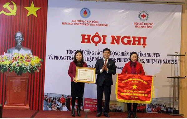 Ninh Bình: Biểu dương, khen thưởng các tập thể, cá nhân xuất sắc